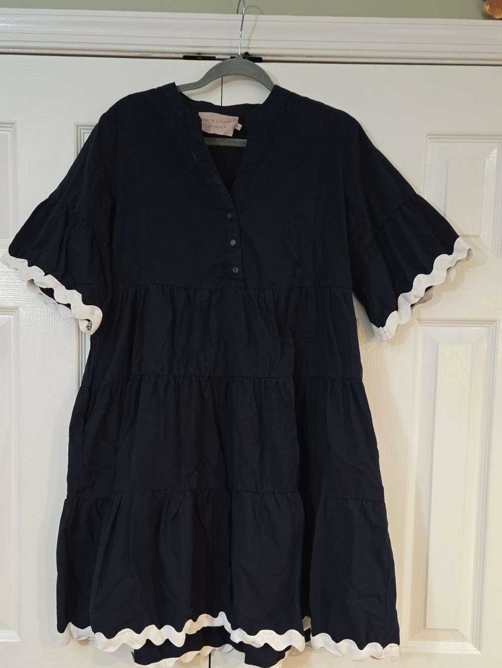 White Closet Elements Navy Short Sleeve Tiered Dress with White Scallop Trim